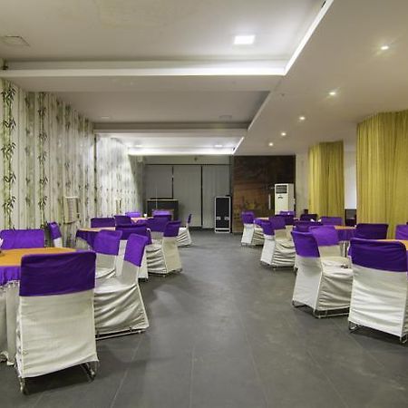 Treebo Palm Tree Palam Vihar Hotel Gurgaon Ngoại thất bức ảnh