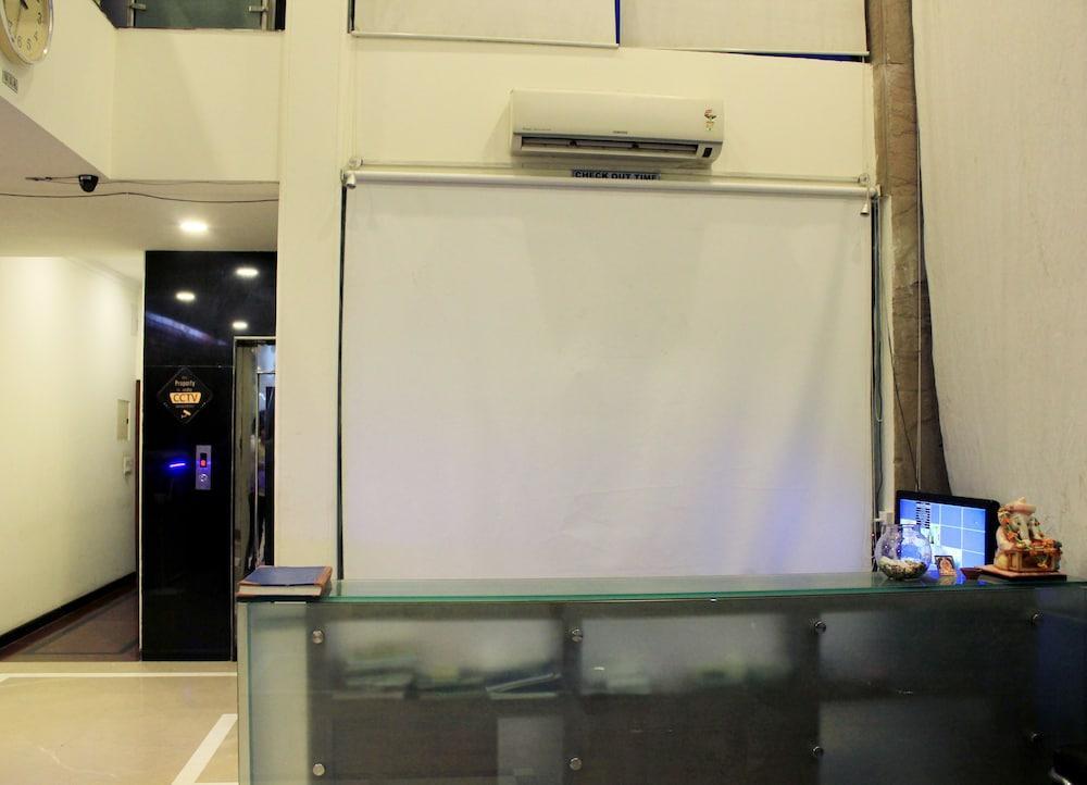 Treebo Palm Tree Palam Vihar Hotel Gurgaon Ngoại thất bức ảnh