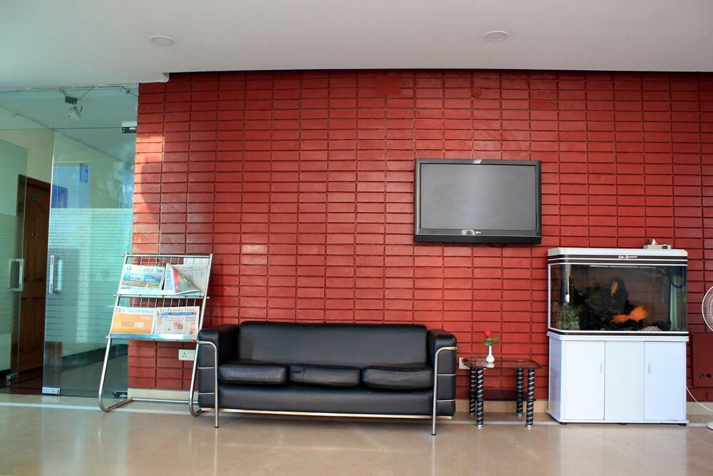 Treebo Palm Tree Palam Vihar Hotel Gurgaon Ngoại thất bức ảnh