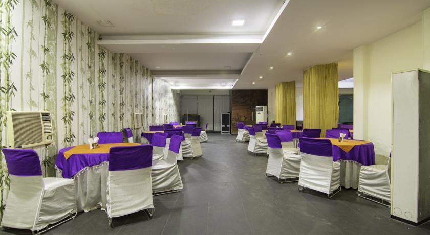 Treebo Palm Tree Palam Vihar Hotel Gurgaon Ngoại thất bức ảnh