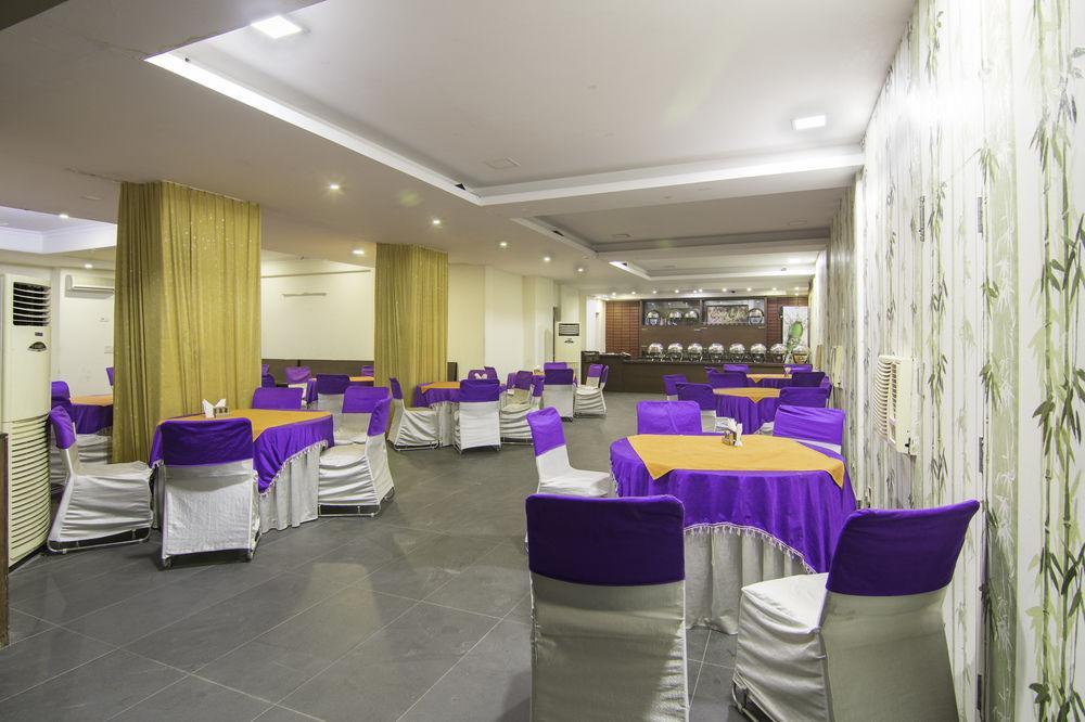 Treebo Palm Tree Palam Vihar Hotel Gurgaon Ngoại thất bức ảnh