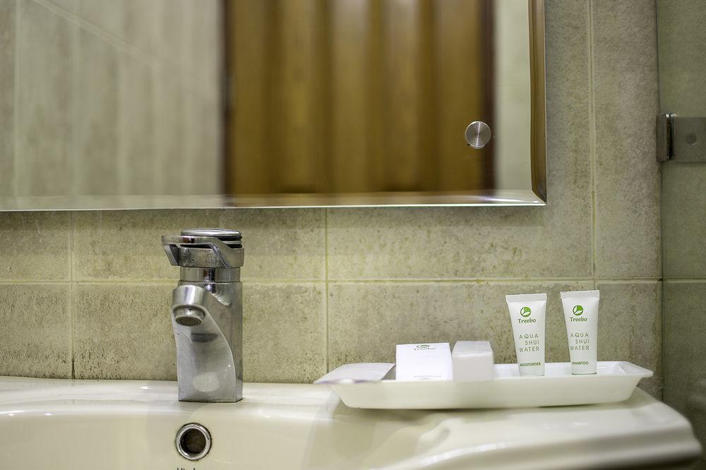 Treebo Palm Tree Palam Vihar Hotel Gurgaon Ngoại thất bức ảnh