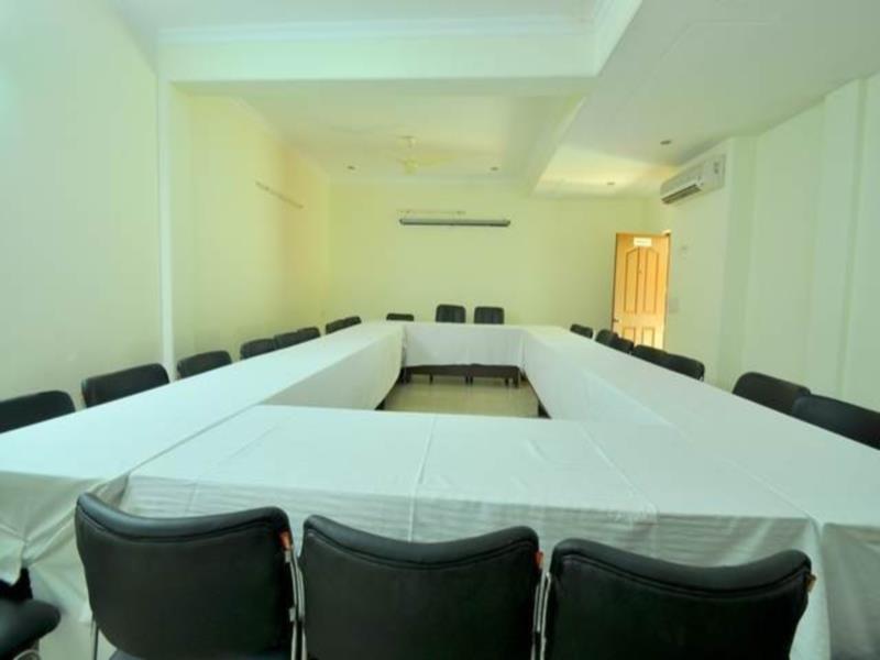 Treebo Palm Tree Palam Vihar Hotel Gurgaon Ngoại thất bức ảnh