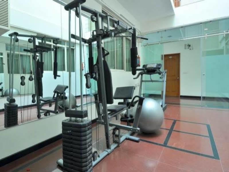 Treebo Palm Tree Palam Vihar Hotel Gurgaon Ngoại thất bức ảnh